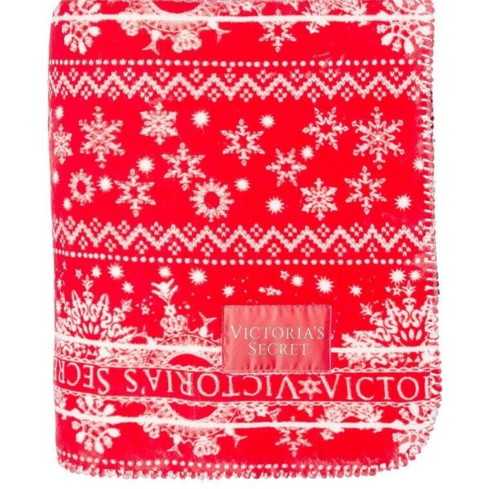 PINK Victoria’s Secret Cozy Plush Blanket